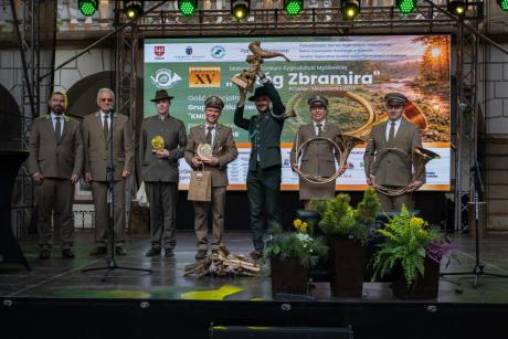 Niepołomickie słońce ogrzało rogi myśliwskie